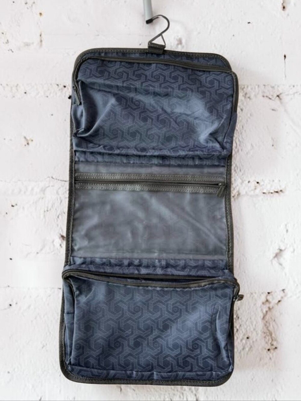 Delsey tri-fold hanging toiletry organizer Water Repellent